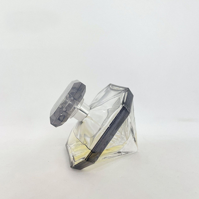 La presse de bouteille en verre de Diamond Shaped Perfume Bottle 75ml 100ml pulvérisent la bouteille vide avec l'emballage de cosmétiques de chapeaux de zamak