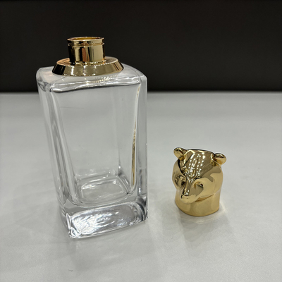 Une élégante casquette de parfum Zamak avec finition miroir.