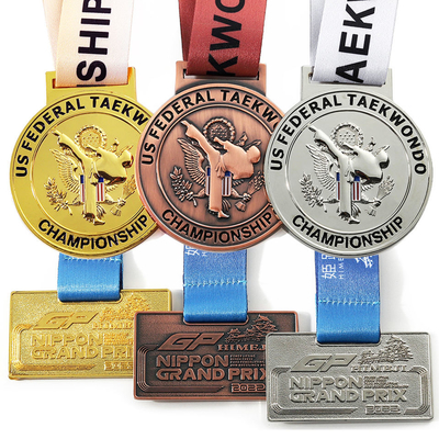 acheter Médaille fonctionnante en métal en alliage de zinc des souvenirs 3d de récompense de marathon d'or de sport avec le ruban online manufacture