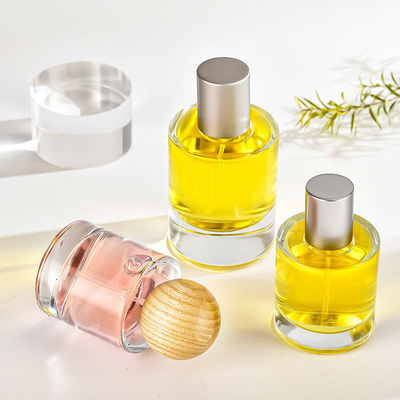 acheter Les cosmétiques transparents de Subpackage de parfum de cylindre de baïonnette de la bouteille en verre 30ml 50ml de parfum pulvérisent la bouteille avec la couverture en bois online manufacture