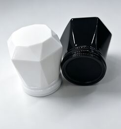 acheter Bouchon de parfum en zamak taillé au diamant avec design géométrique multifacette et finitions personnalisables fabrication en ligne