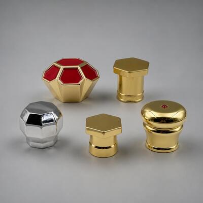 acheter Vente en gros de bouchon de parfum en alliage de zinc Hexagone facettes émail décor de pierre précieuse or argent plaqué bouteille de parfum fermeture logo personnalisé accepter fabrication en ligne