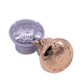 acheter 26 * 32 magnétiques supérieurs en alliage de zinc/Zamak de bouteille de parfum d'or moulage mécanique sous pression online manufacture