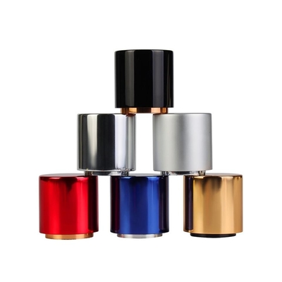 La couleur en plastique de luxe de chapeau de parfum de noir d'OEM peut être adaptée aux besoins du client