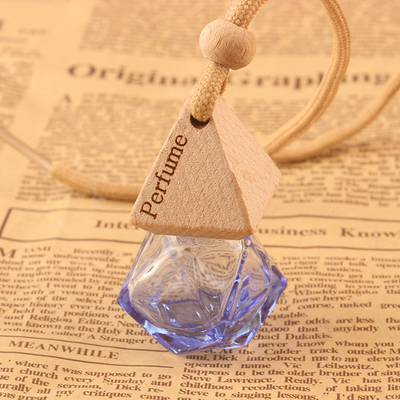 Bouteille vide rhombique du chapeau 8ML triangulaire, bouteille de parfum de voiture, bouteille de parfum de couleur, bouteille en verre de couleur avec le LOGO fait sur commande