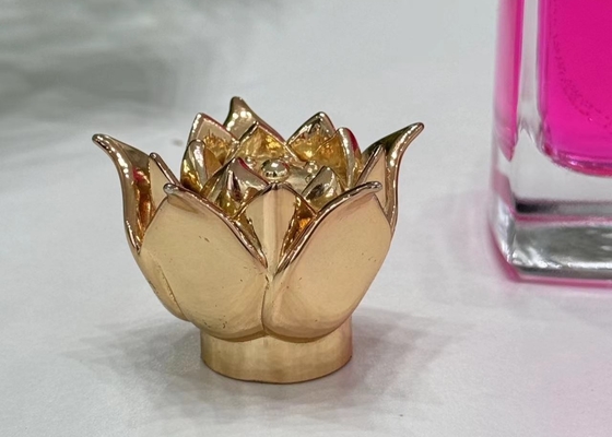 Capsules de bouteilles de parfums en forme de fleurs en alliage de zinc pour emballages durables