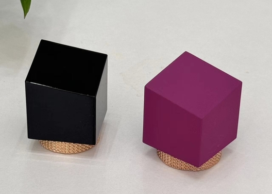 Couvercles de bouteilles de parfums de couleur personnalisable en alliage de zinc avec un matériau écologique