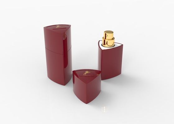 Une bouteille de parfum en alliage de zinc personnalisée avec des bouchons de parfum Zamak pour les tailles de cou standard